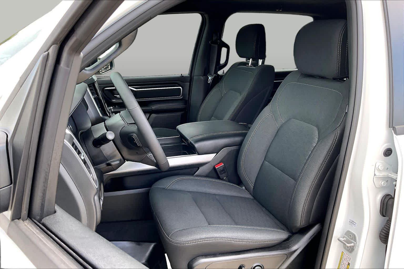 Used 2025 RAM 1500 Big Horn w/ Night Edition AWD/4WD image 8