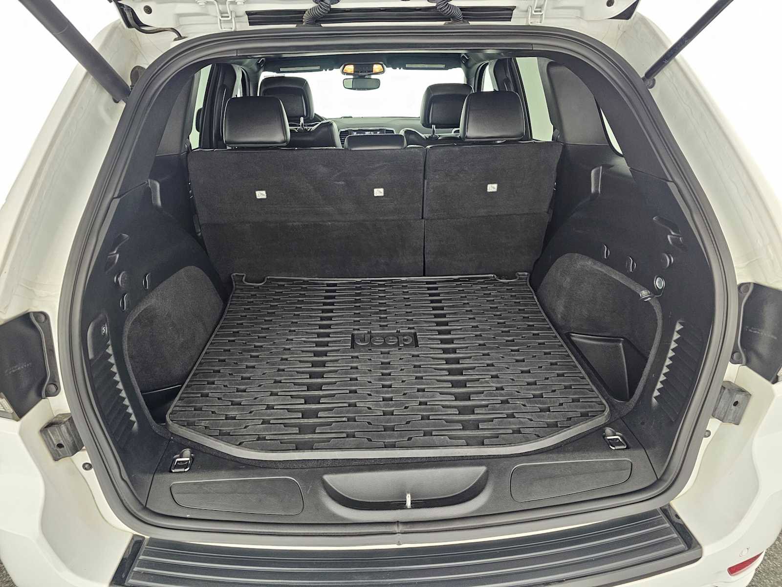 Used 2018 Jeep Grand Cherokee Altitude image 14