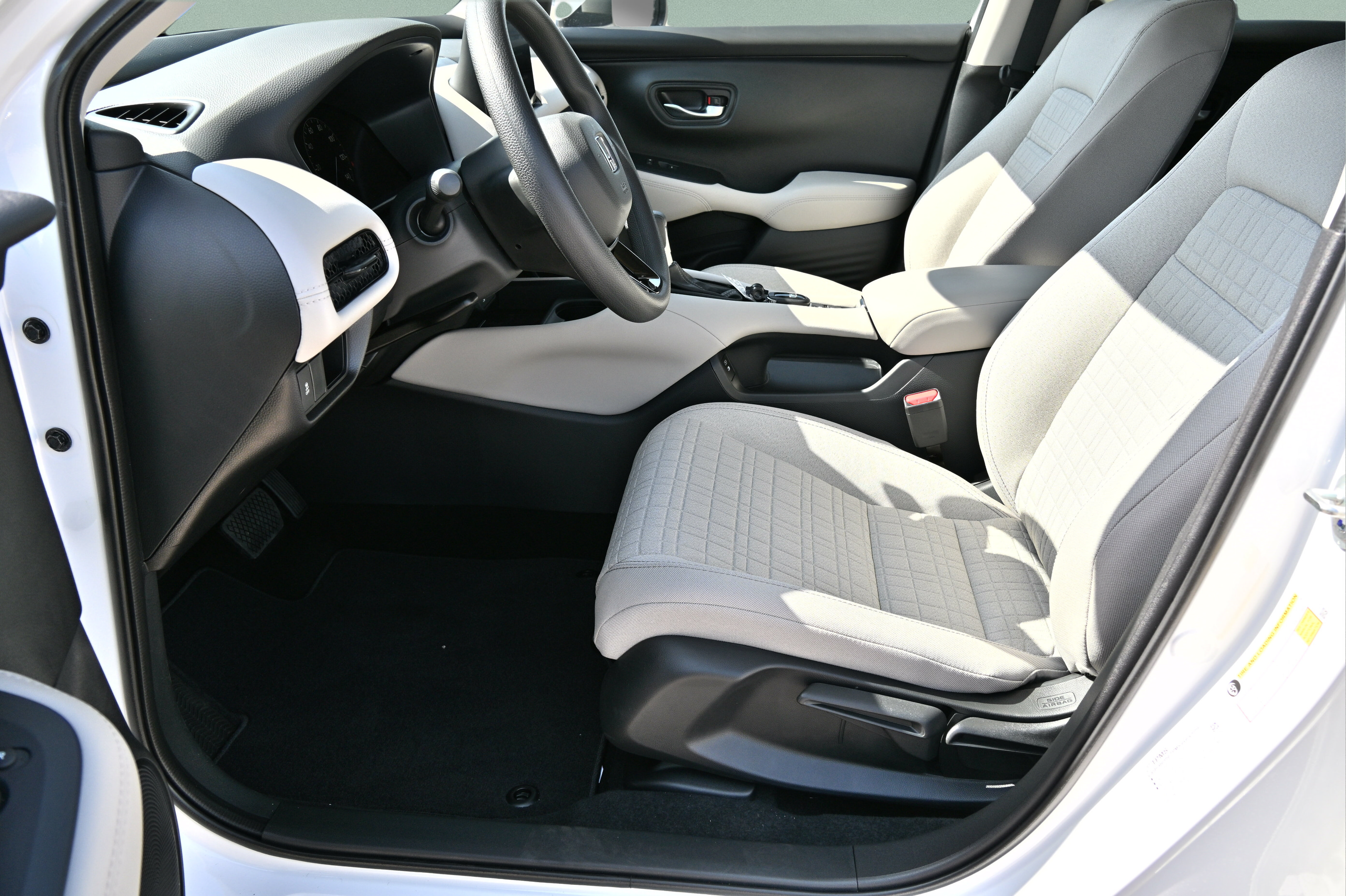 New 2027 Honda HR-V LX image 16