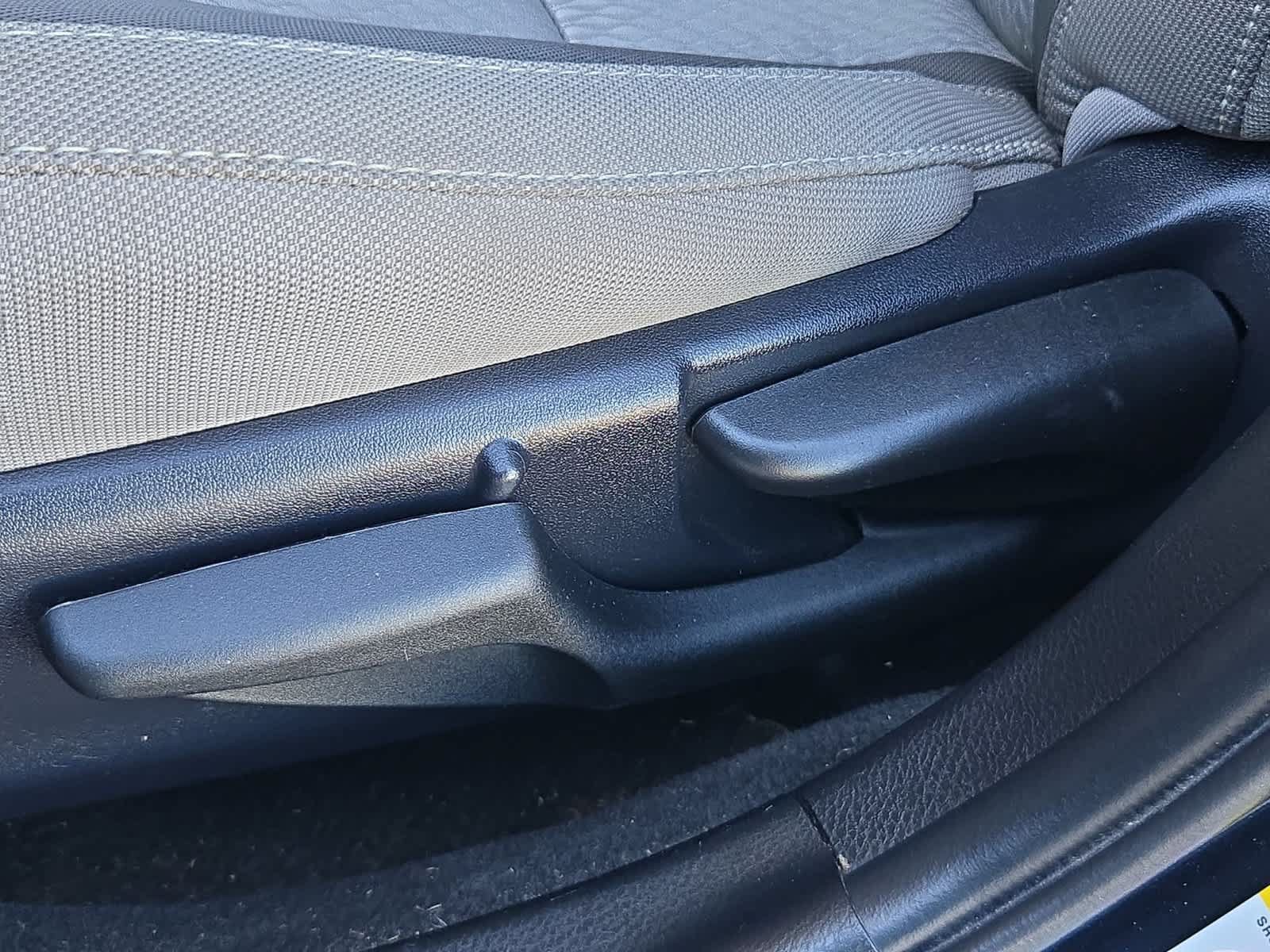 Used 2019 Toyota Corolla LE w/ Carpet Mat Package (TMS) FWD image 17