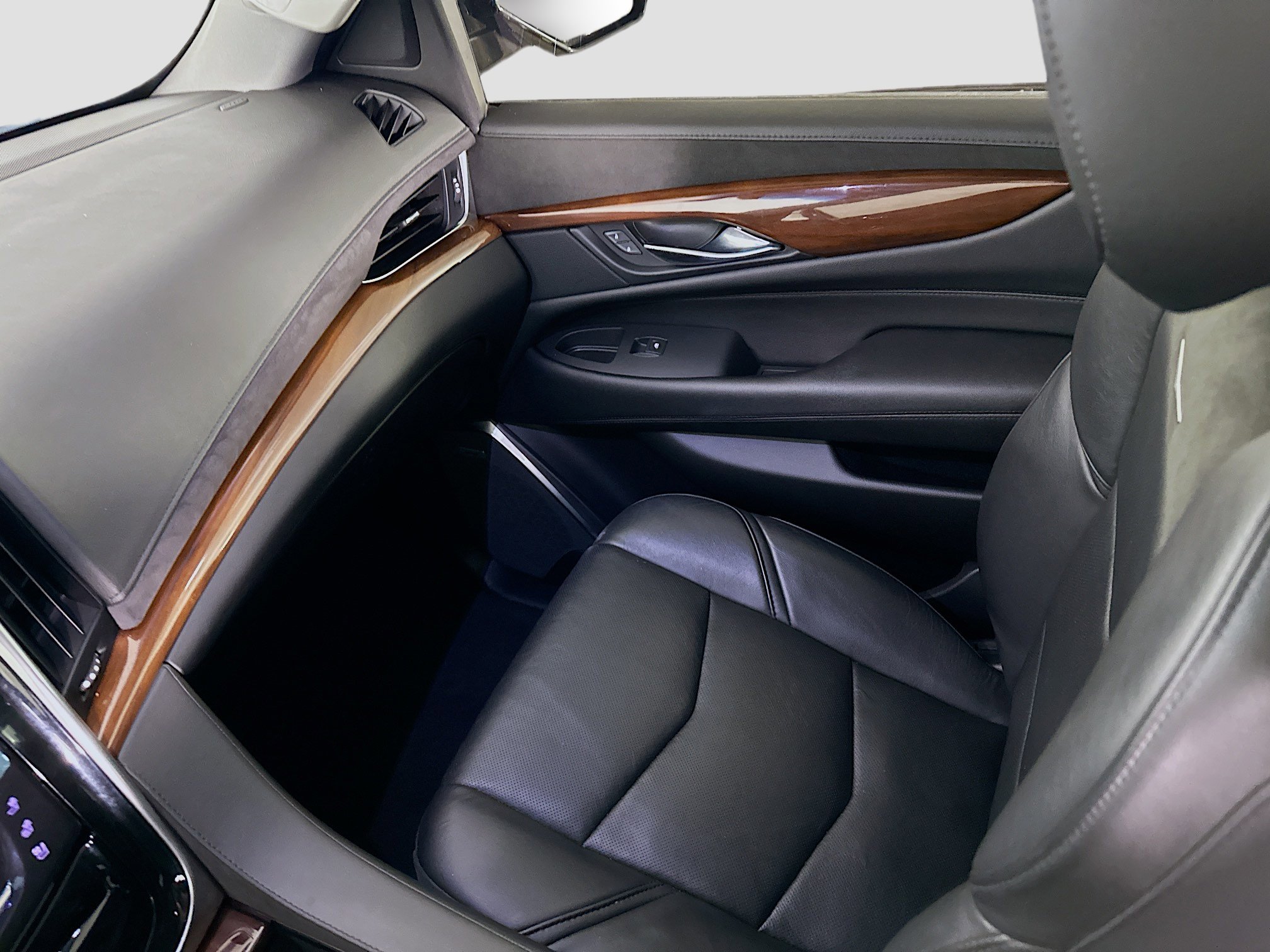 Used 2019 Cadillac Escalade Premium Luxury image 32