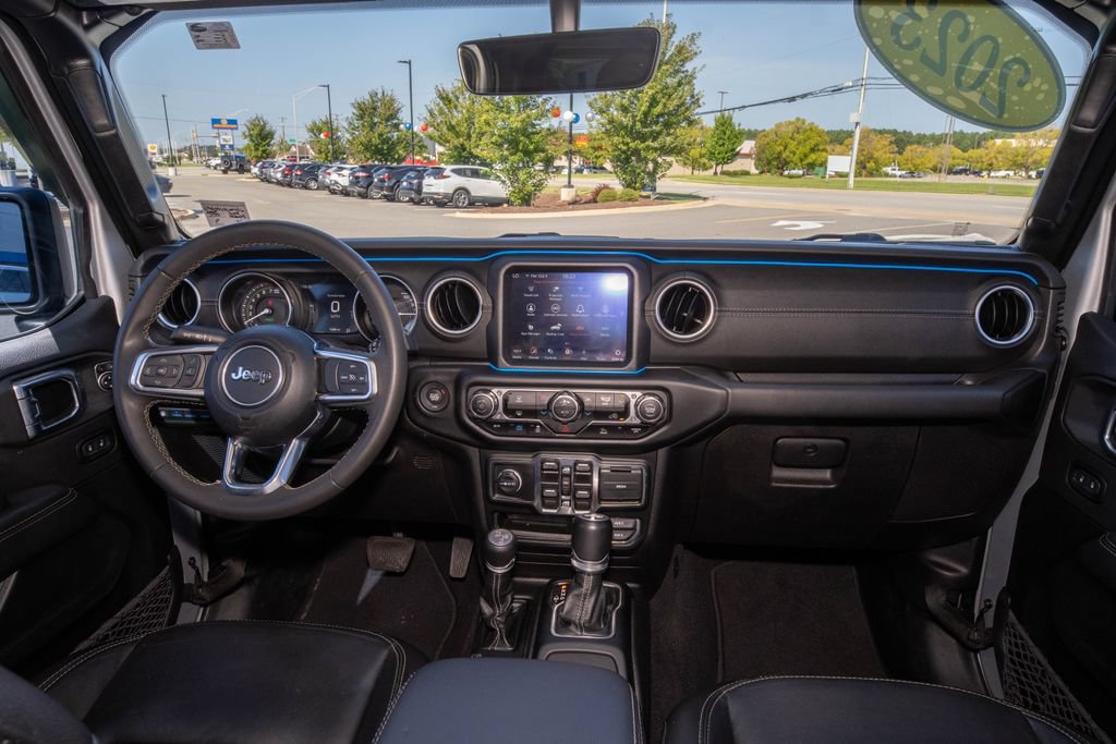 Used 2023 Jeep Wrangler Unlimited Sahara AWD/4WD image 18