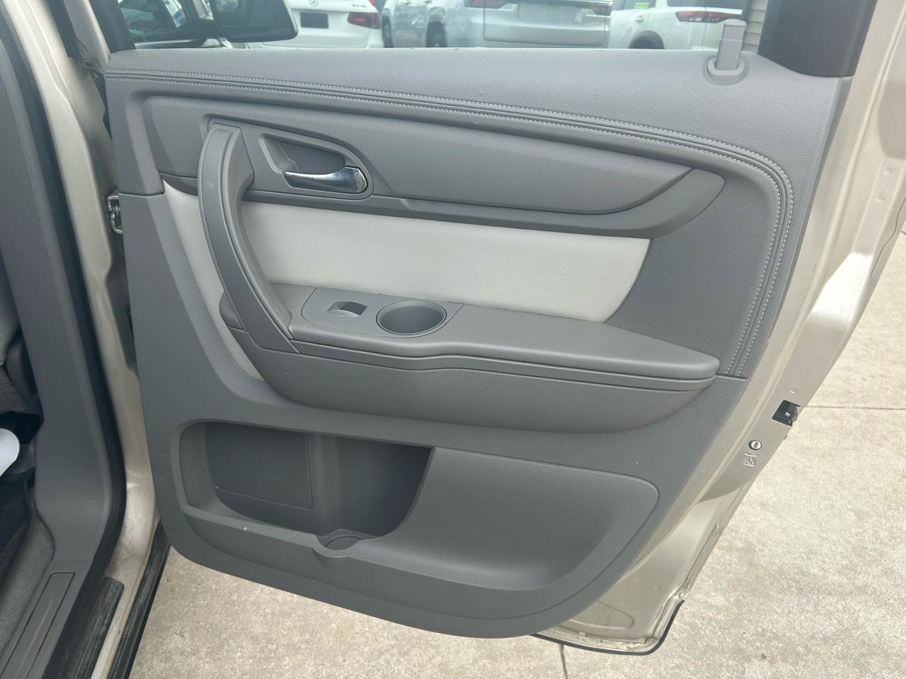 Used 2015 GMC Acadia SLE FWD image 16