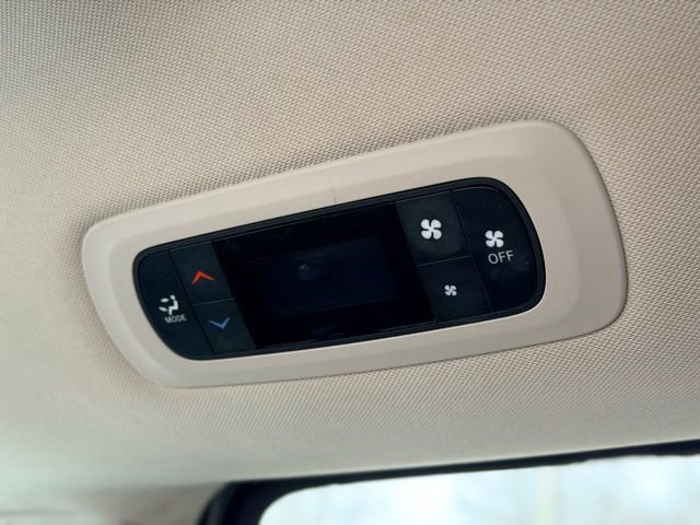 Used 2023 Chrysler Voyager LX image 24