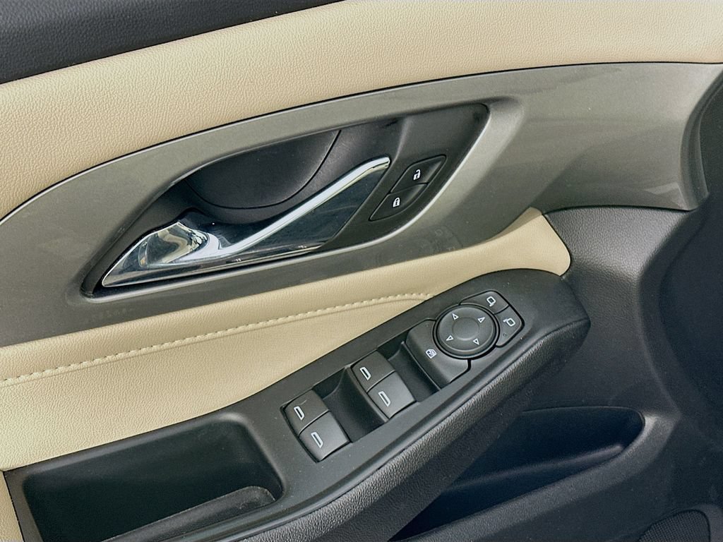 Used 2023 Chevrolet Traverse LS w/ Safety Package FWD image 24