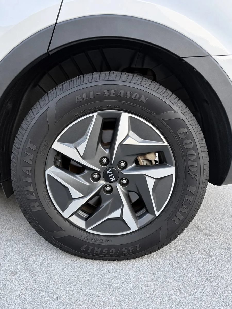 Used 2021 Kia Sorento S FWD image 18
