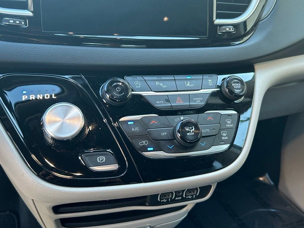 Certified 2024 Chrysler Pacifica Touring-L image 23