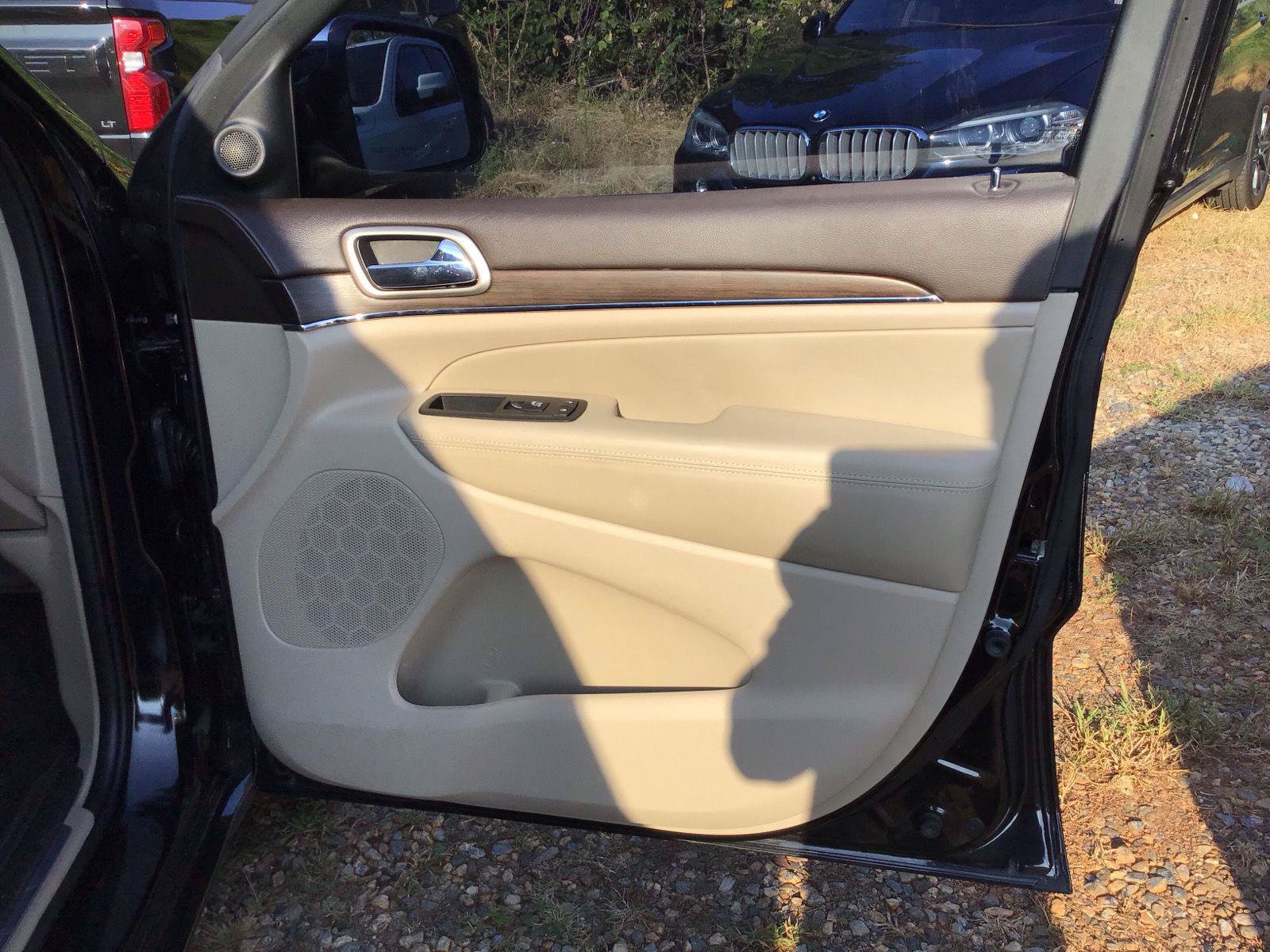Used 2017 Jeep Grand Cherokee Overland RWD image 8