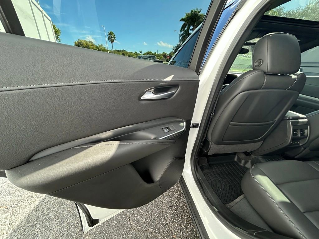 Used 2025 Cadillac XT4 Premium Luxury image 47