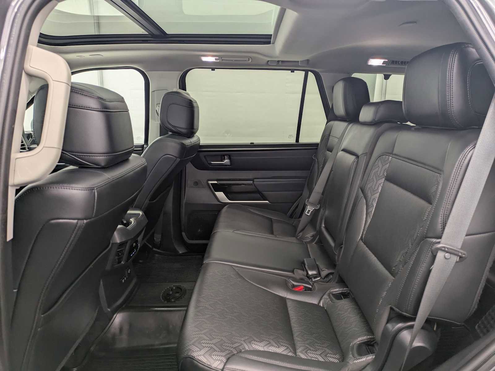 Used 2023 Toyota Sequoia Capstone AWD/4WD image 20