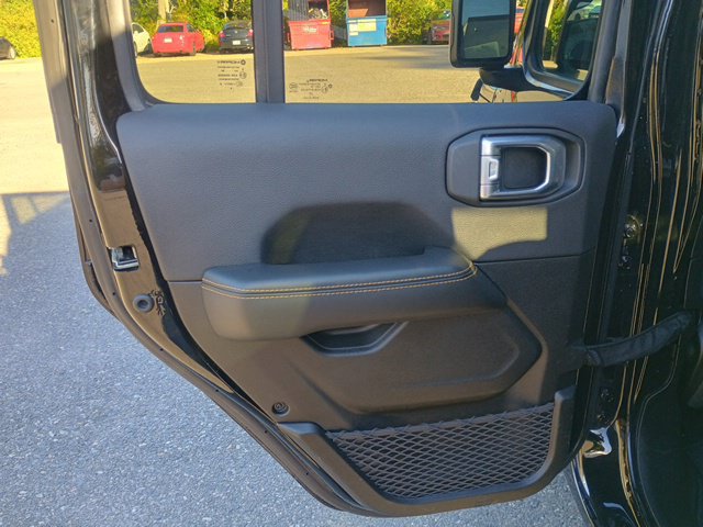 Used 2025 Jeep Wrangler Unlimited Sahara AWD/4WD image 19