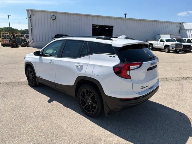 Used 2023 GMC Terrain SLE w/ Driver Convenience Package AWD/4WD image 3