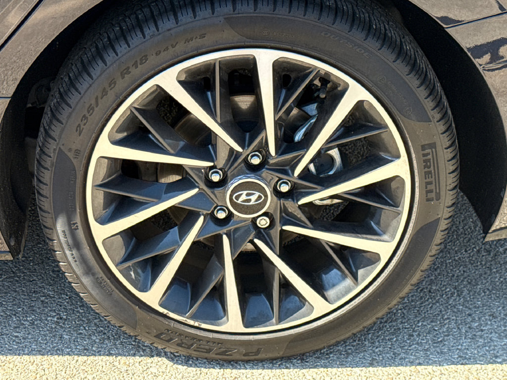Used 2023 Hyundai Sonata Limited w/ Preferred Accessory Package FWD image 10
