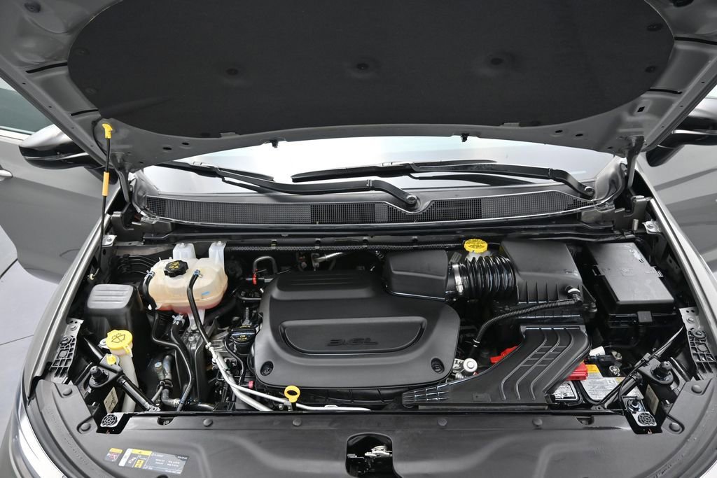 Used 2025 Chrysler Pacifica Select FWD image 30