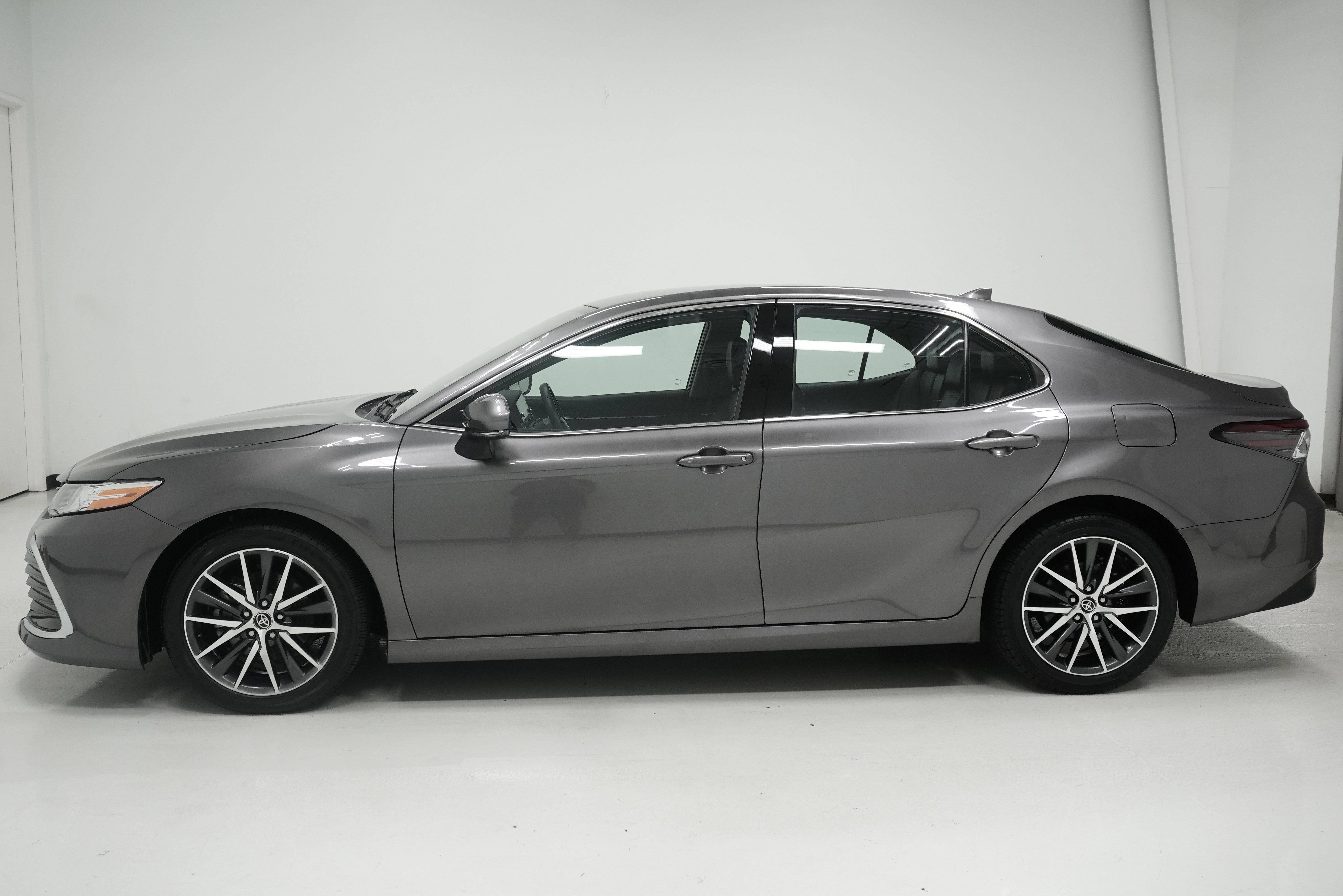 Used 2023 Toyota Camry XLE FWD image 7