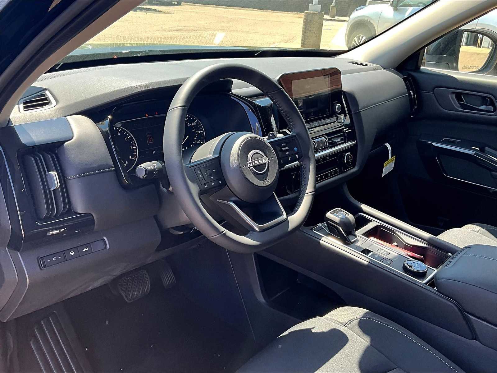 New 2025 Nissan Pathfinder SV image 8