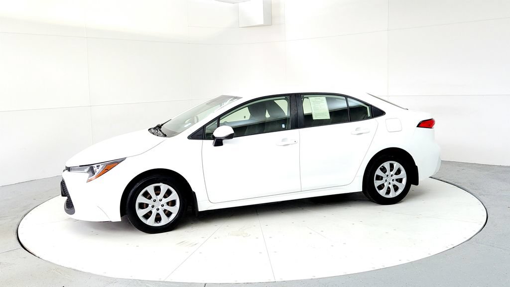 Certified 2022 Toyota Corolla LE FWD image 3