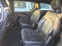 Used 2022 Chrysler Pacifica Limited w/ Uconnect Theater Family Group FWD image 17