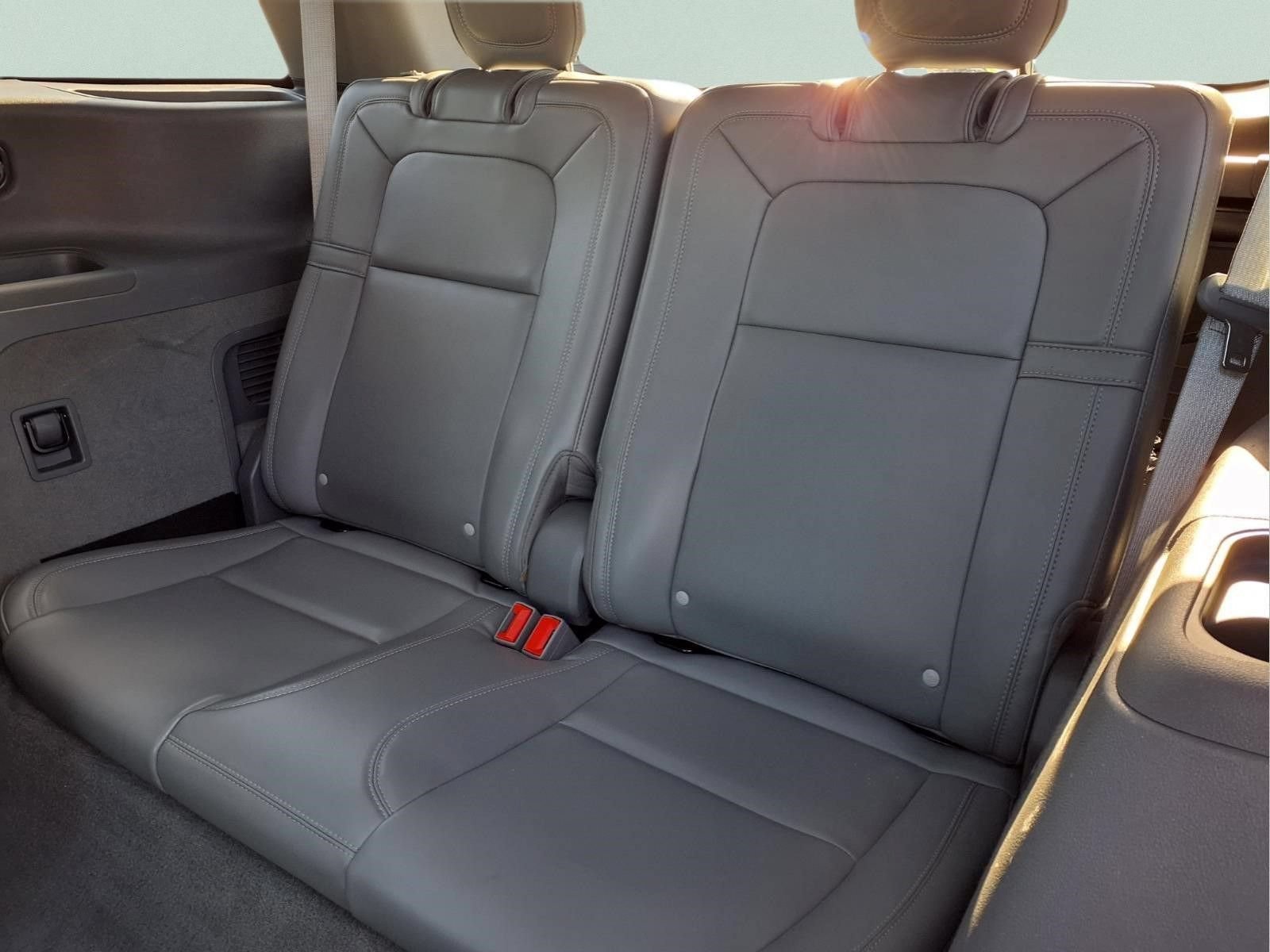 Used 2020 Lincoln Aviator Reserve w/ Elements Package Plus RWD image 12
