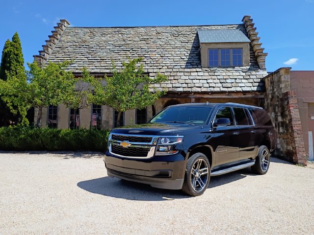 Used 2015 Chevrolet Suburban LT RWD image 1