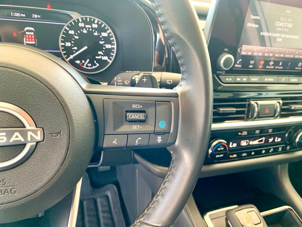 Used 2025 Nissan Pathfinder SV FWD image 31