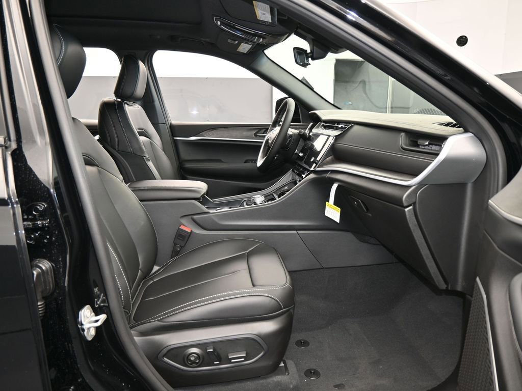 New 2026 Jeep Grand Cherokee Limited RWD image 40