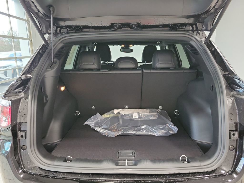 New 2026 Jeep Compass Limited image 8