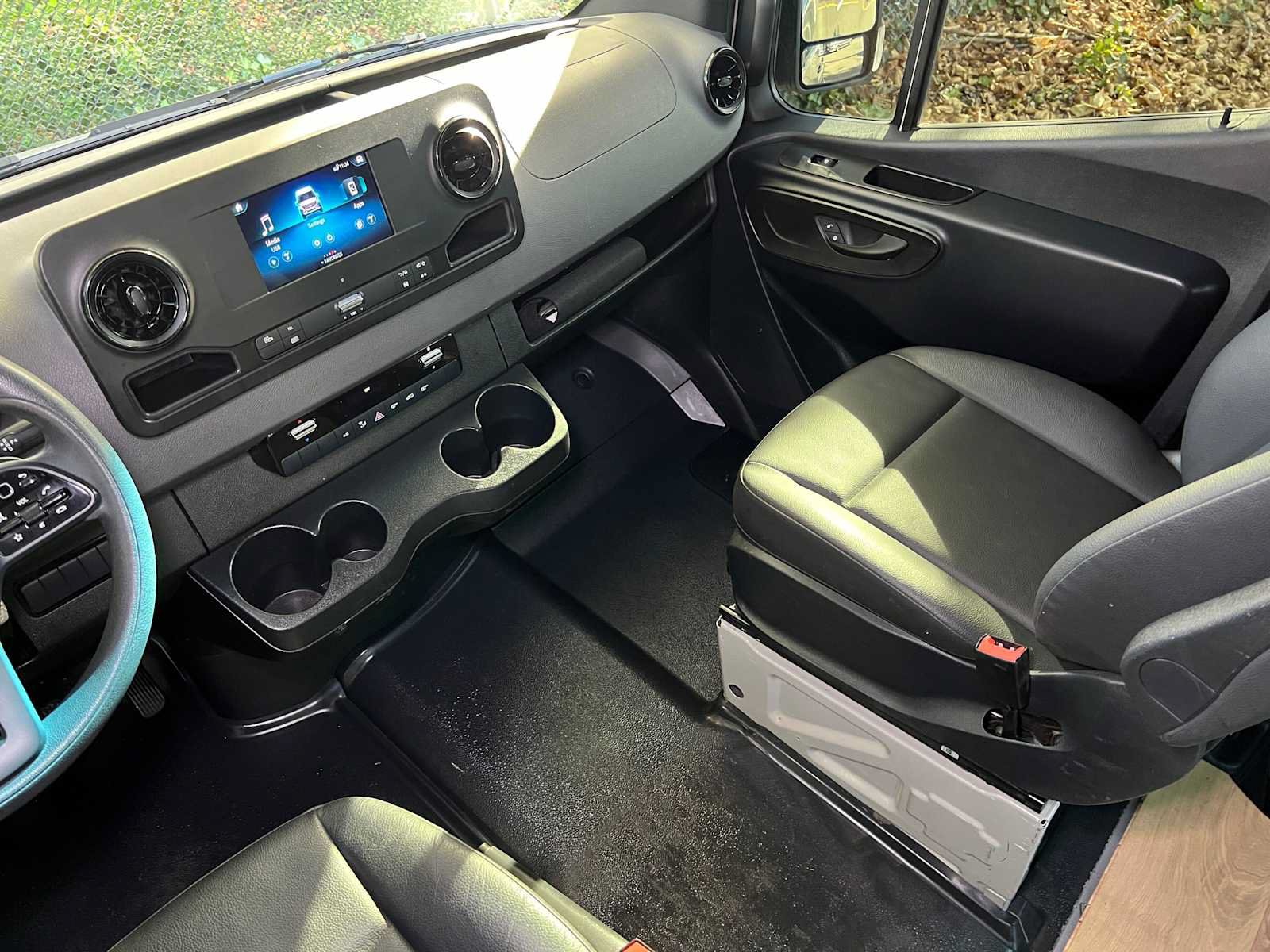Used 2024 Mercedes-Benz Sprinter 2500 image 38
