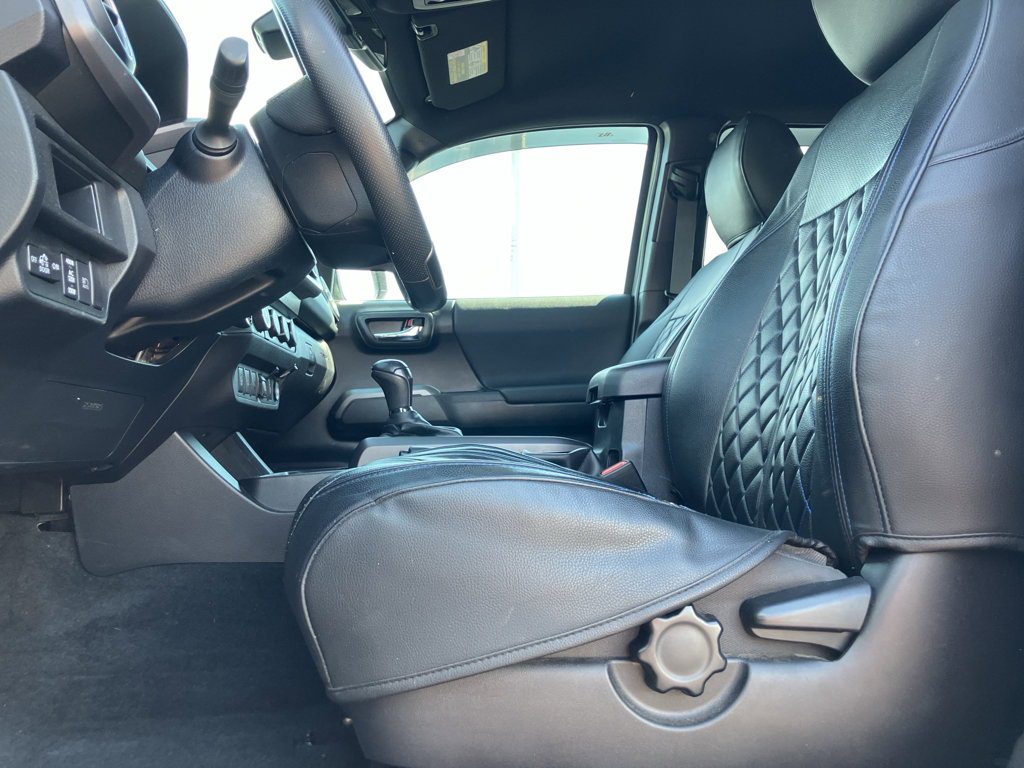 Used 2019 Toyota Tacoma TRD Off-Road w/ Technology Package AWD/4WD image 28