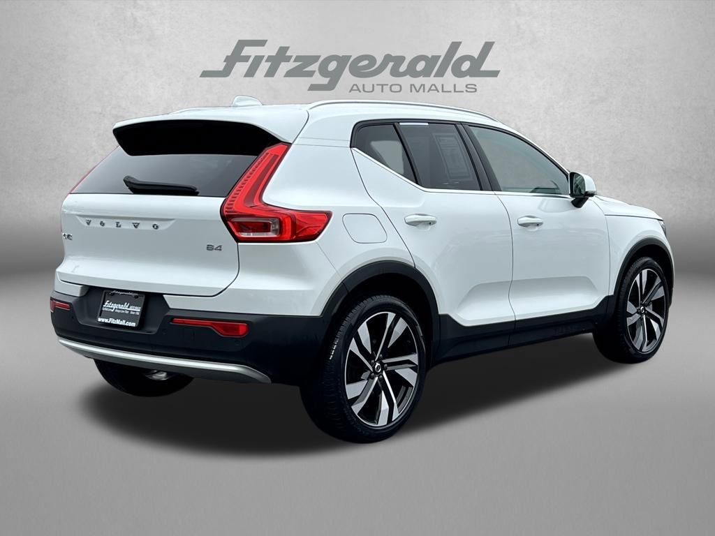 Used 2023 Volvo XC40 B4 Plus image 7
