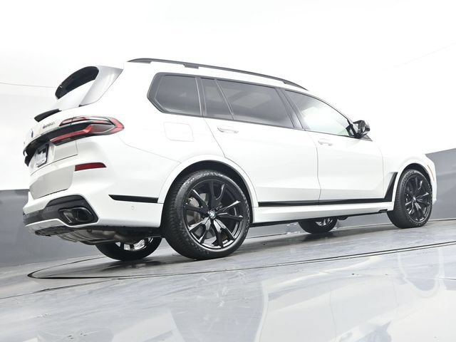 Used 2025 BMW X7 M60i AWD/4WD image 43