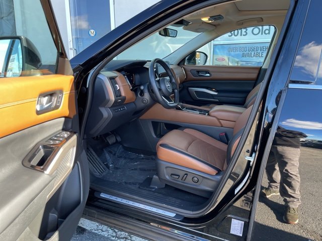 Used 2023 Nissan Pathfinder Platinum image 8