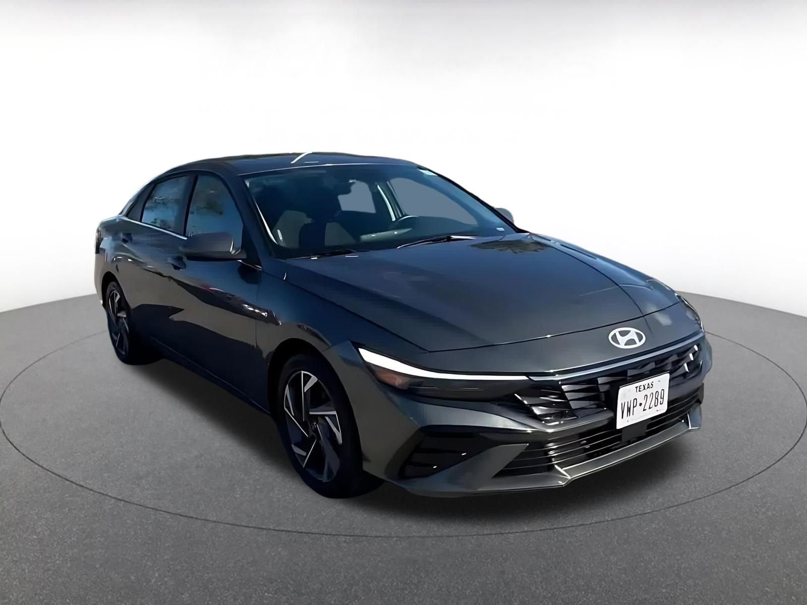 Used 2025 Hyundai Elantra SEL image 3