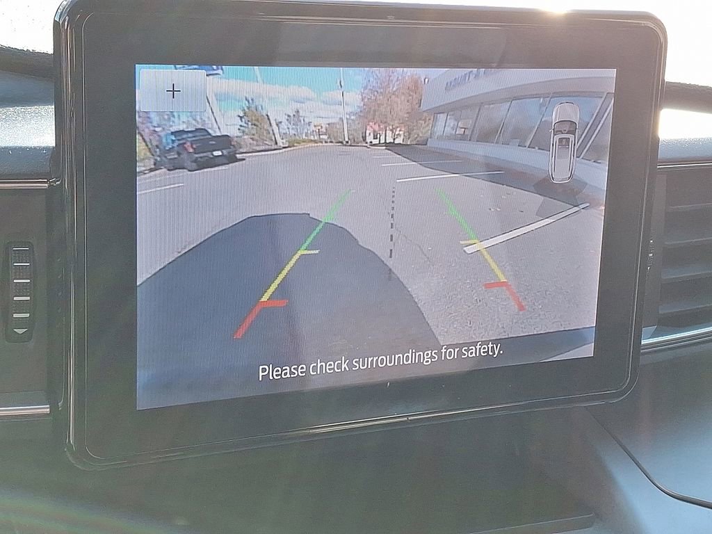 Used 2022 Ford Explorer XLT w/ Equipment Group 202A image 4