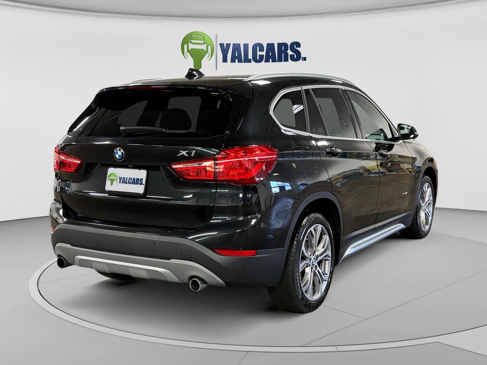 Used 2017 BMW X1 xDrive28i w/ Premium Package AWD/4WD image 5