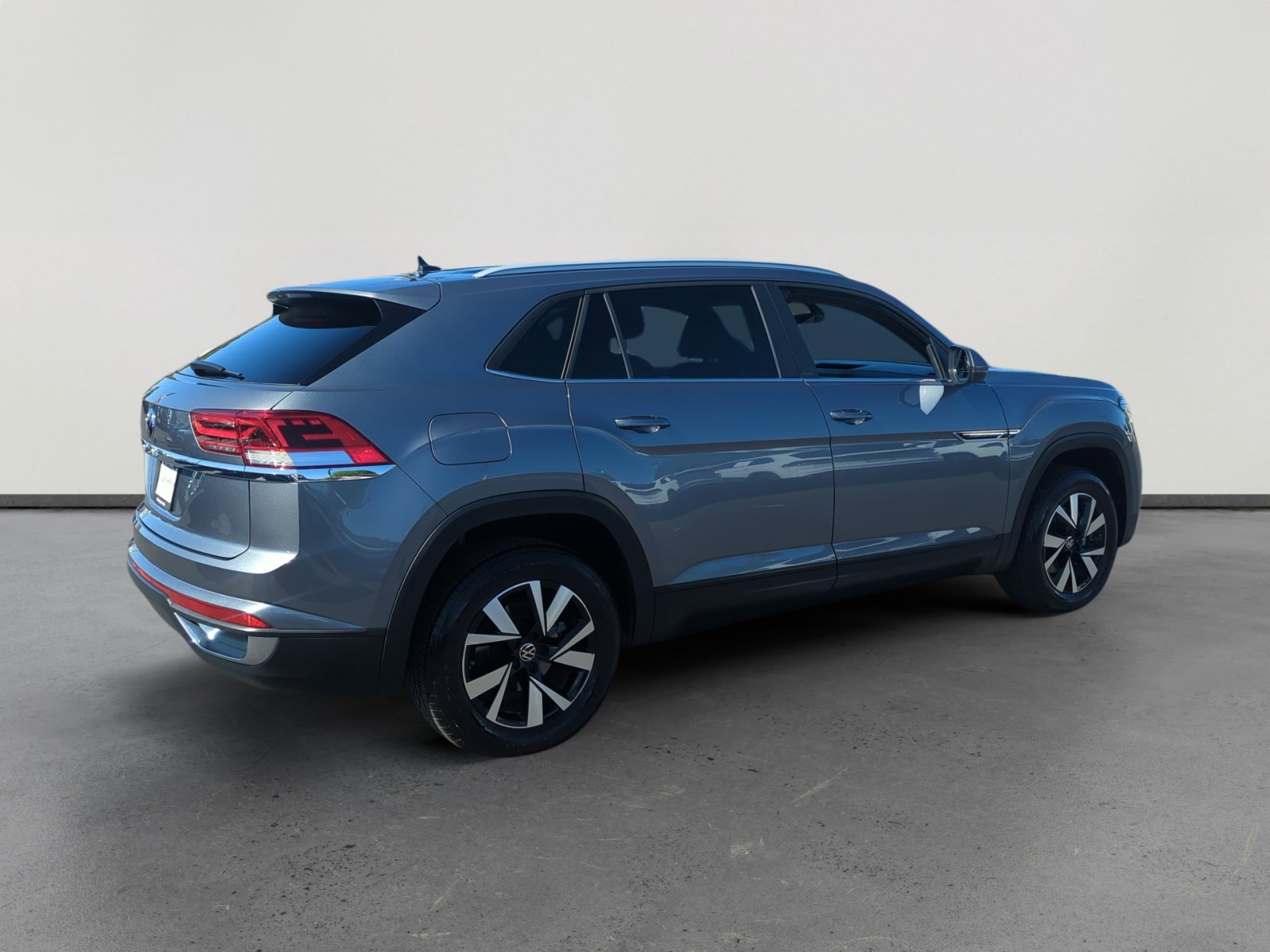 Certified 2022 Volkswagen Atlas Cross Sport SE image 5