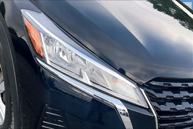 Used 2022 Nissan Kicks S FWD image 32