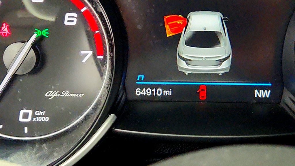 Used 2020 Alfa Romeo Giulia Ti w/ Active Blind Spot Package AWD/4WD image 16