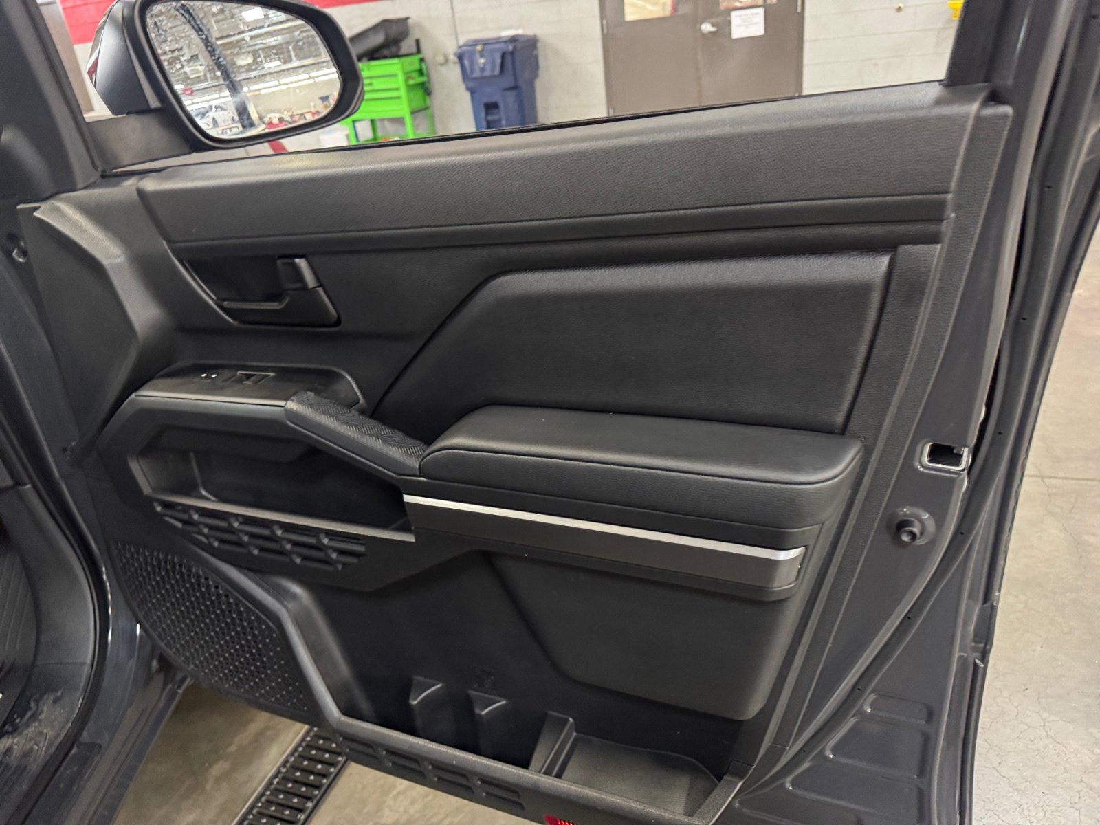 Certified 2025 Toyota Tacoma SR5 AWD/4WD image 16