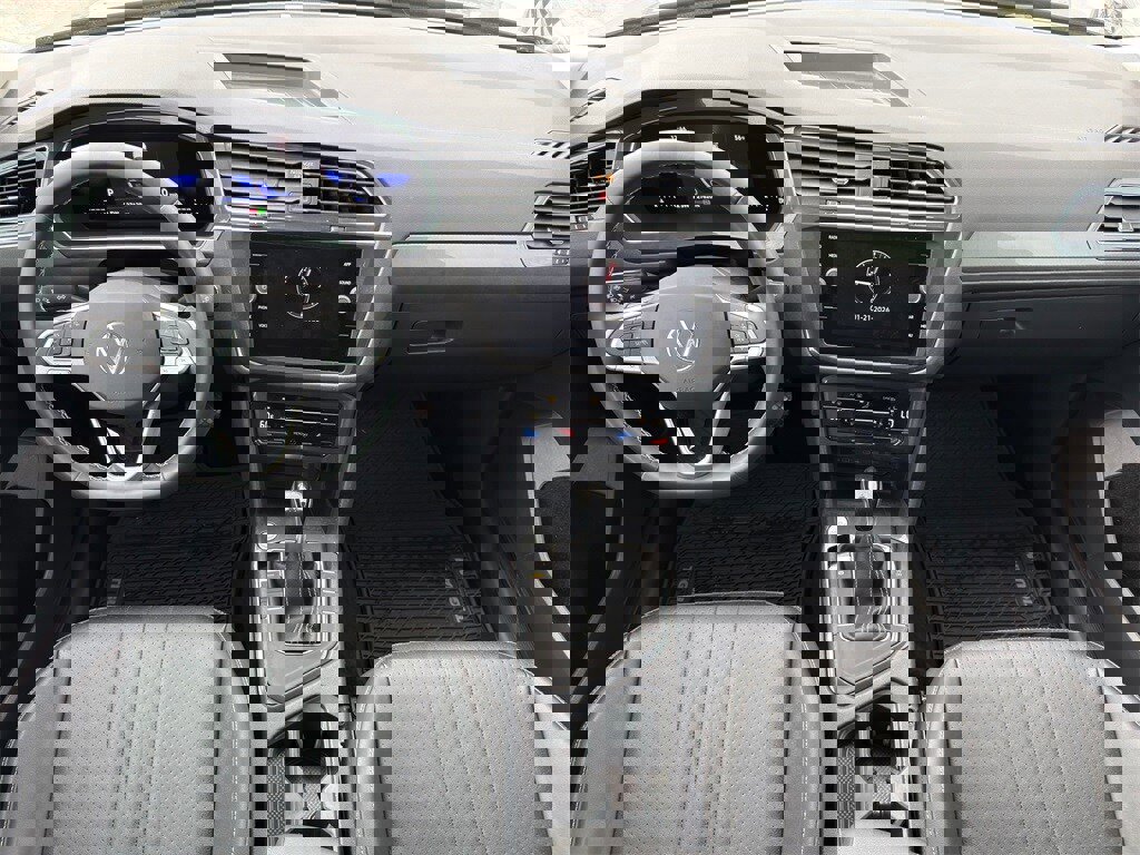 Used 2023 Volkswagen Tiguan SE image 25