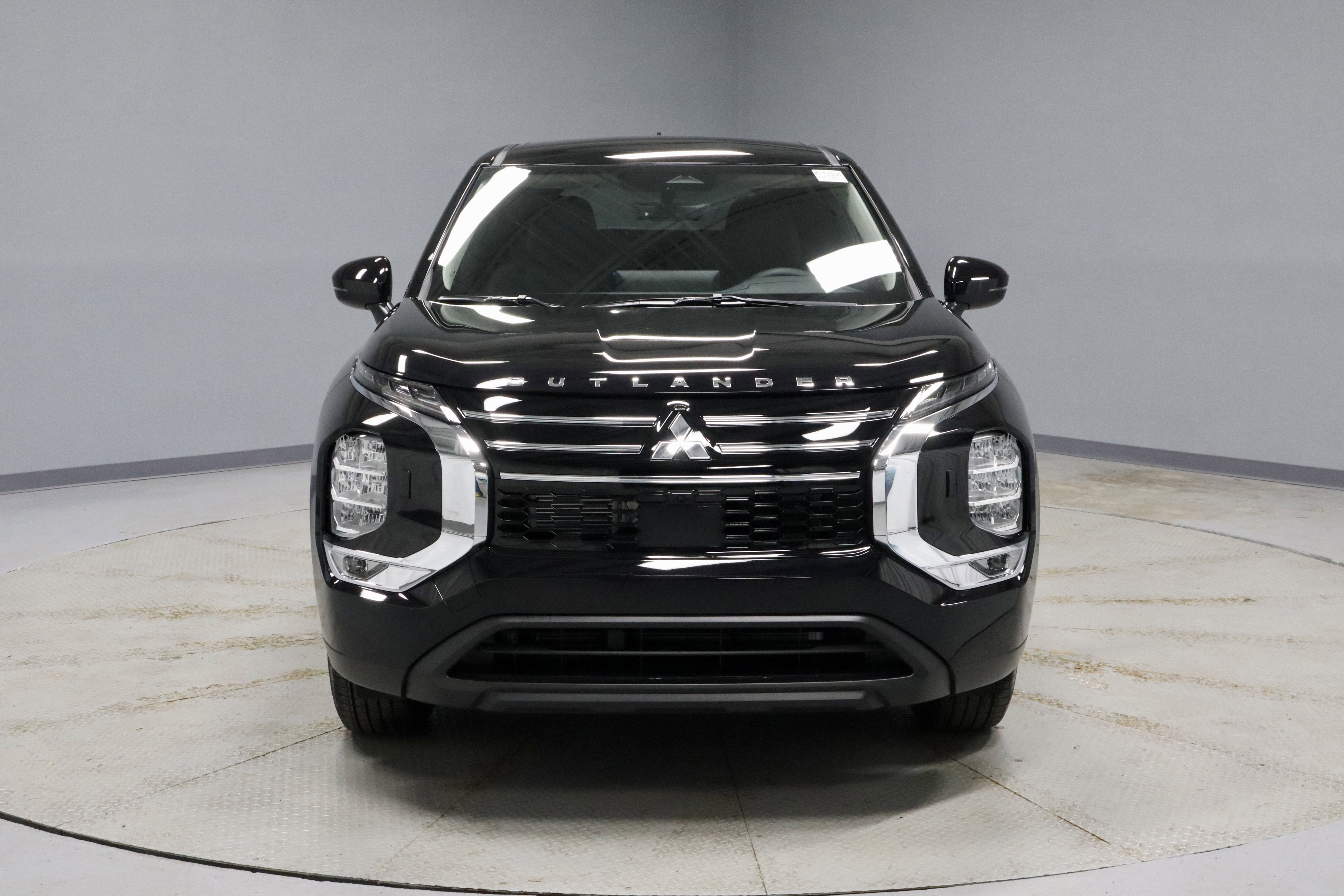 New 2026 Mitsubishi Outlander ES image 3