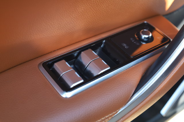 Used 2023 Jaguar XF R-Dynamic SE AWD/4WD image 15