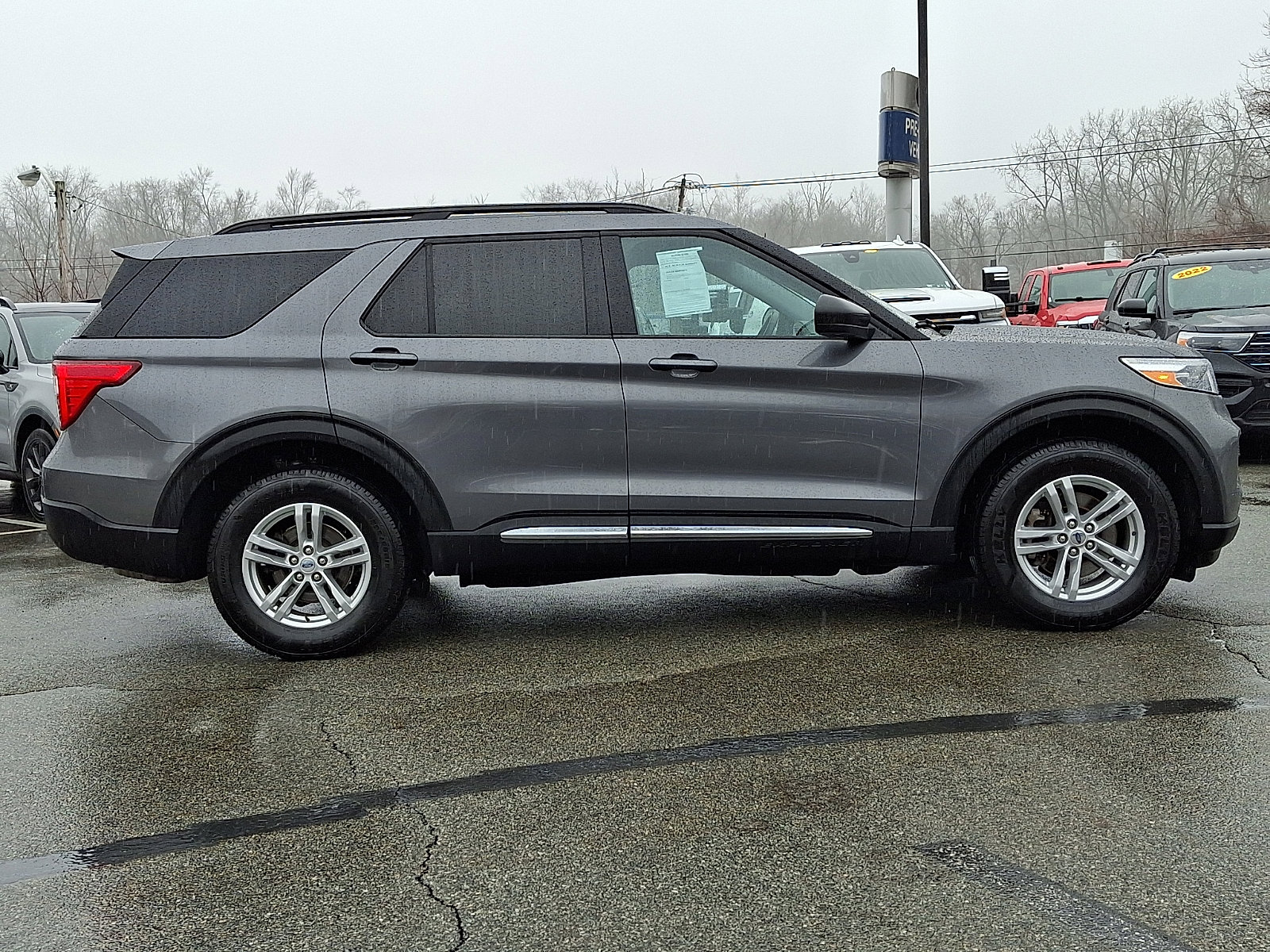 Used 2022 Ford Explorer XLT image 12