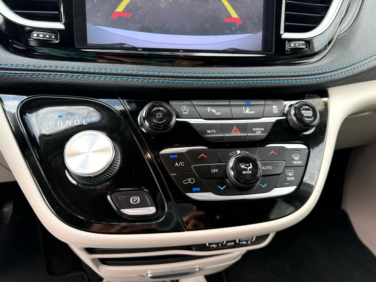 Used 2021 Chrysler Pacifica Touring-L image 22