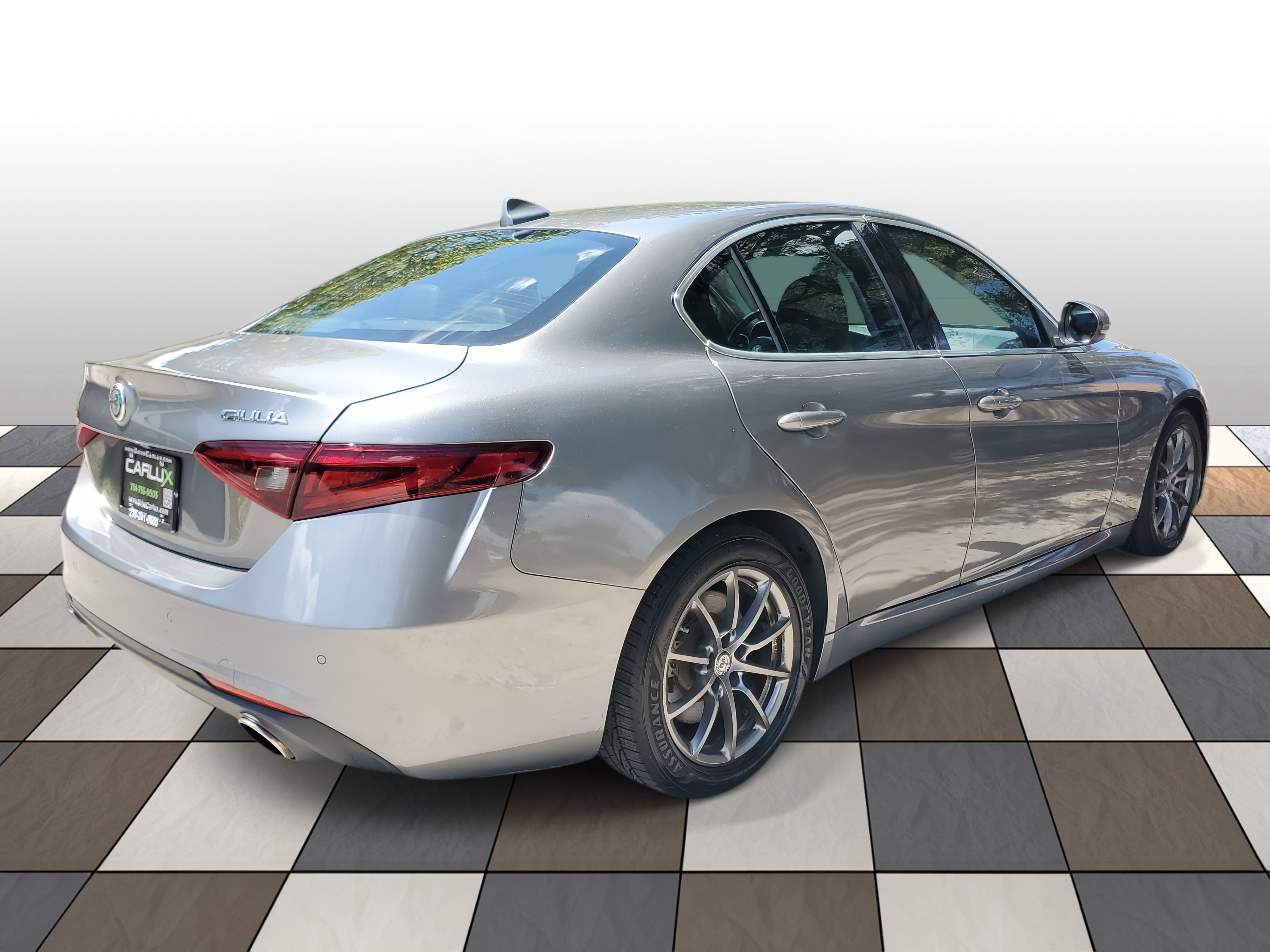 Used 2018 Alfa Romeo Giulia RWD image 4