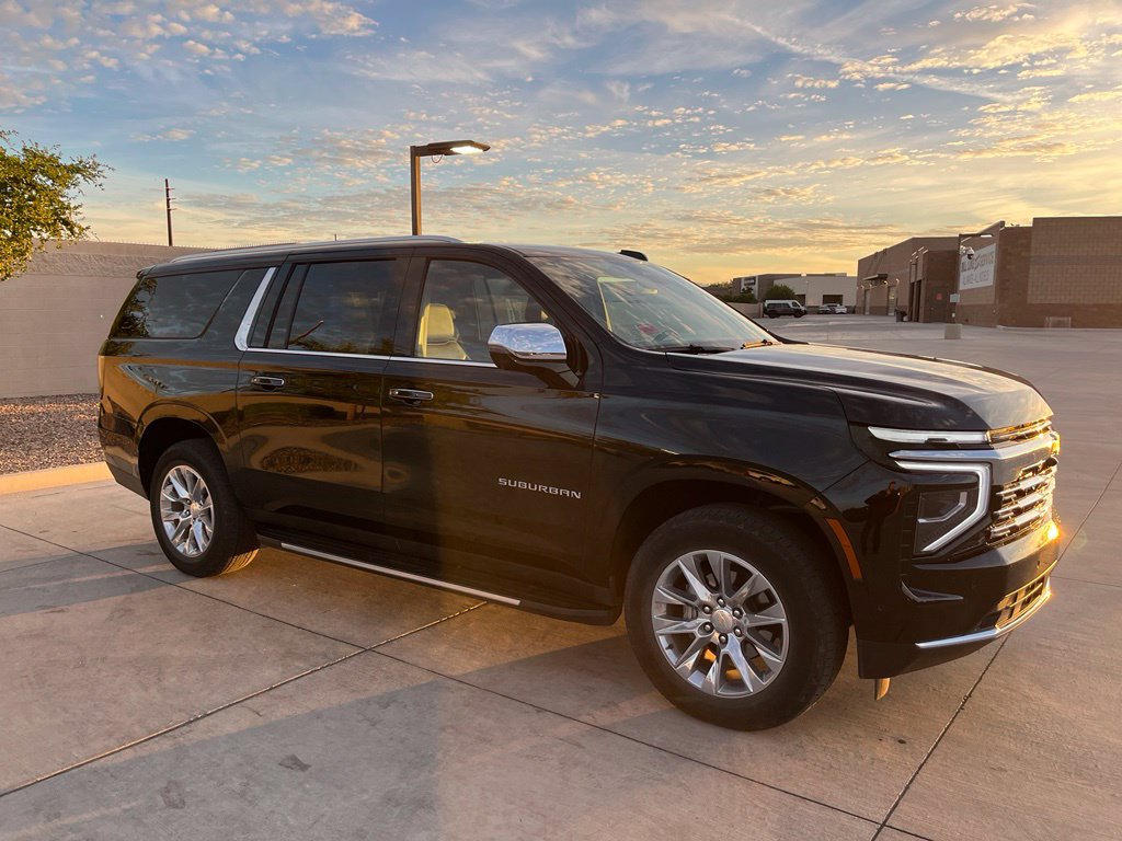 Used 2025 Chevrolet Suburban Premier AWD/4WD image 4