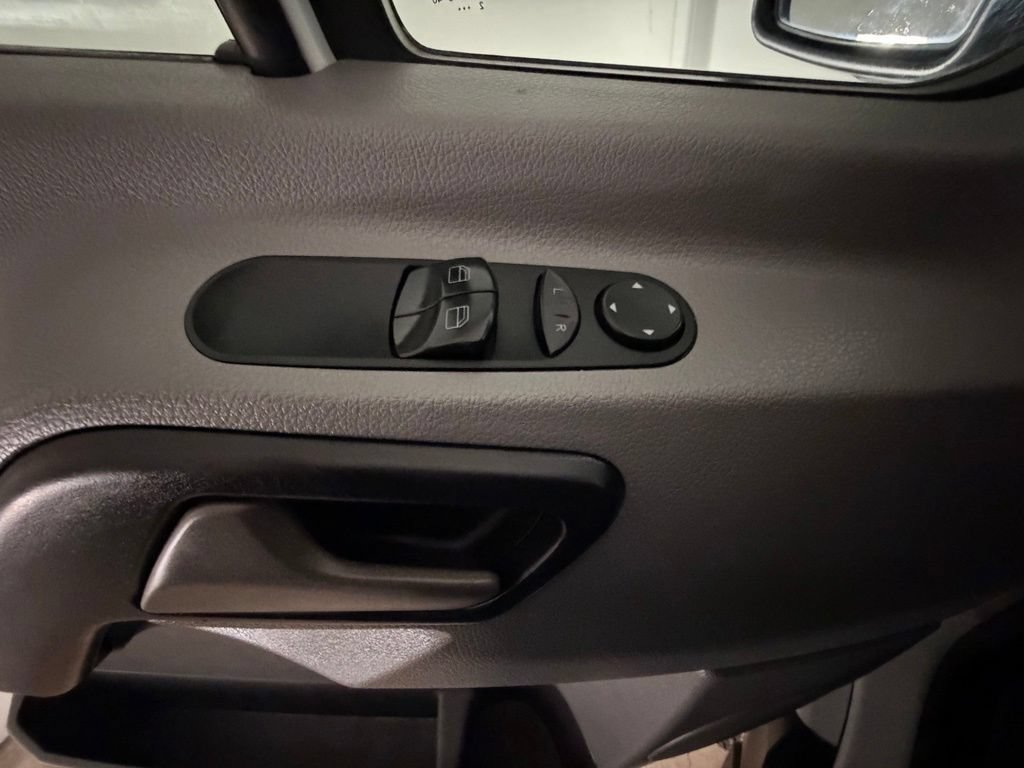 Used 2013 Mercedes-Benz Sprinter 2500 image 11