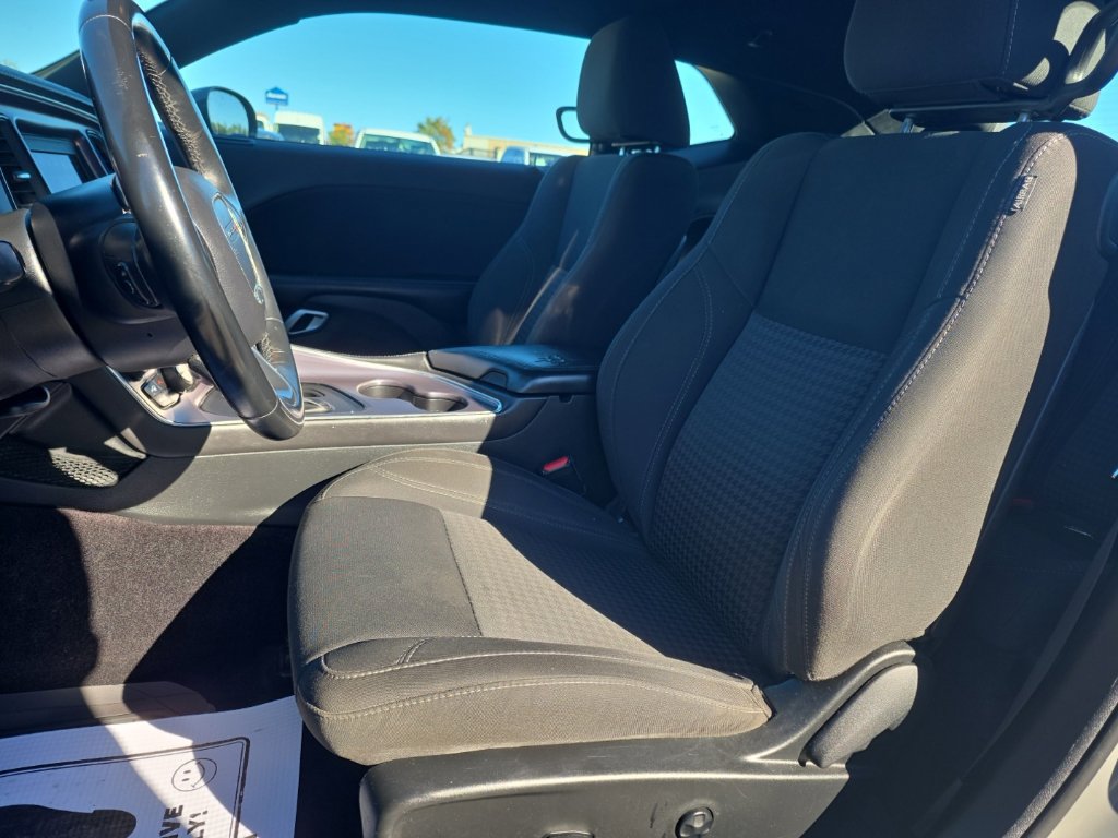Used 2018 Dodge Challenger SXT RWD image 12