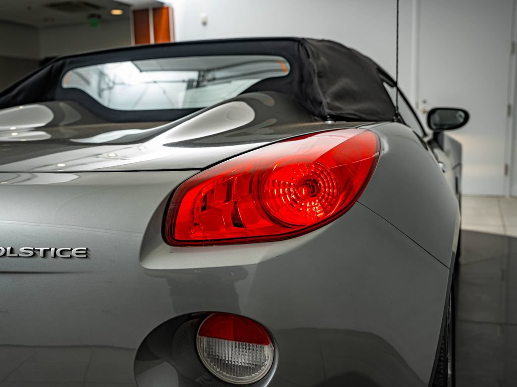 Used 2006 Pontiac Solstice Convertible w/ Premium Package RWD image 17