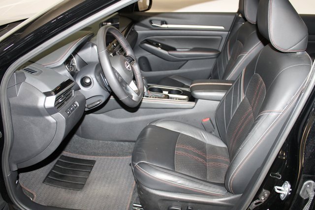 Used 2024 Nissan Altima 2.5 SR w/ SR Premium Package image 8